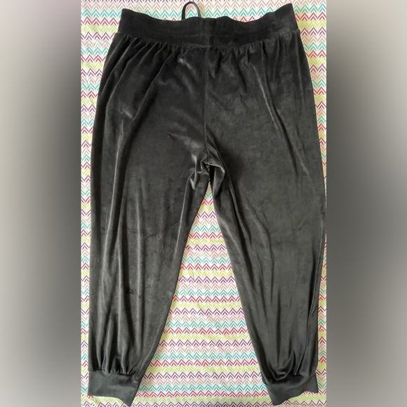 Victoria Secret On Point Black Velvet Sweatpants XL - Picture 2 of 8